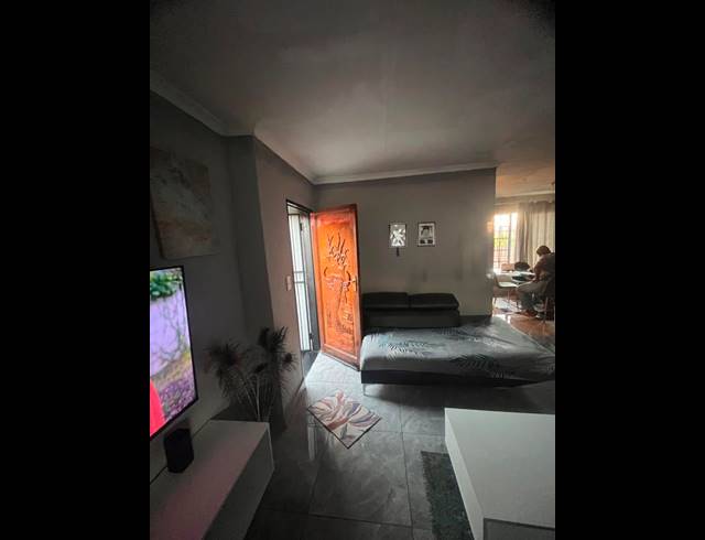 2 BEDROOM HOUSE FOR SALE IN PHILLIP NEL PARK